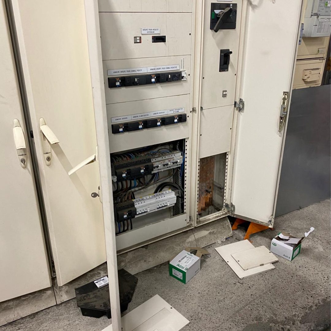 GIRARD ET ROUX - Installation complète de deux bornes IRVE