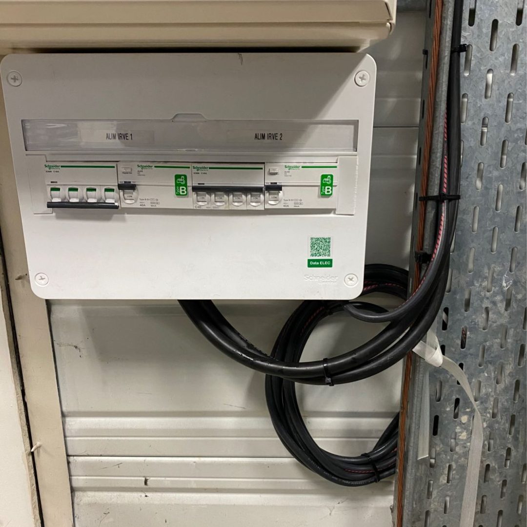 SOMAFI - Installation complète d’une borne IRVE AC 2x22kw tétrapolaire