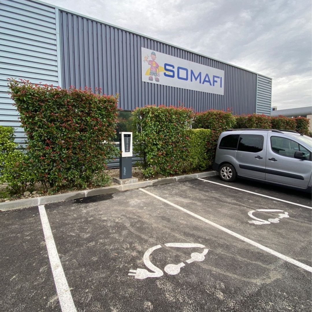 SOMAFI - Installation complète d’une borne IRVE AC 2x22kw tétrapolaire