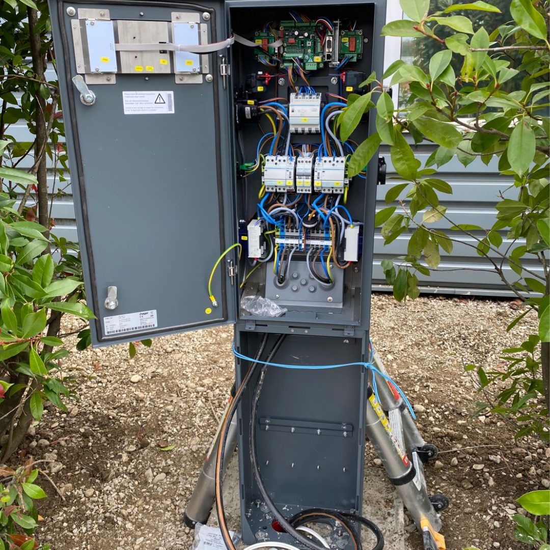 SOMAFI - Installation complète d’une borne IRVE AC 2x22kw tétrapolaire